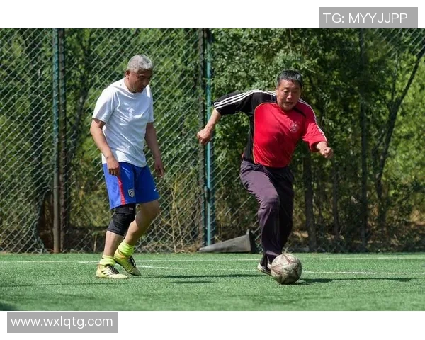足球魔方欢乐带你体验足球的魅力与激情，畅享无尽乐趣与友谊的完美结合